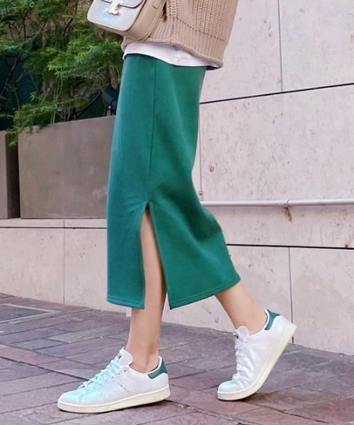 aquagarage（アクアガレージ）の「裏起毛ストレッチタイトスカート（スカート・レディース・グリーン/ブラック/ブラウン/アイボリー・L/M/S/LL/3L）」の4枚目の写真