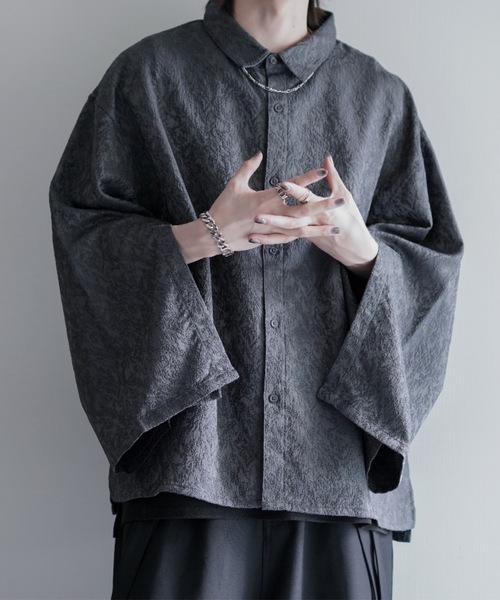 LILL（リル）の「リラクシングワイドフレアアームジャガードロングスリーブシャツ（シャツ/ブラウス・メンズ・ブラック/ホワイト/ブルーグレー/ワイン/チャコールグレー/ライトグレー・S/M/L/XL）」の3枚目の写真