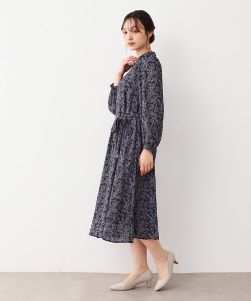 LAURA ASHLEY(ローラアシュレイ)の「【ウエストリボン付き】ナンテール柄 シフォンワンピース(ワンピース・レディース・ベージュ系/ネイビー系・40/38)」の9枚目の写真