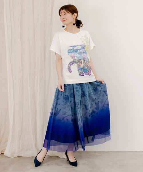ScoLar(スカラー)の「751002:地中海ゾウ柄 アートプリントTシャツ(Tシャツ/カットソー・レディース・オフホワイト/チャコールグレー・M)」の5枚目の写真