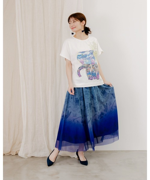 ScoLar(スカラー)の「751002:地中海ゾウ柄 アートプリントTシャツ(Tシャツ/カットソー・レディース・オフホワイト/チャコールグレー・M)」の12枚目の写真