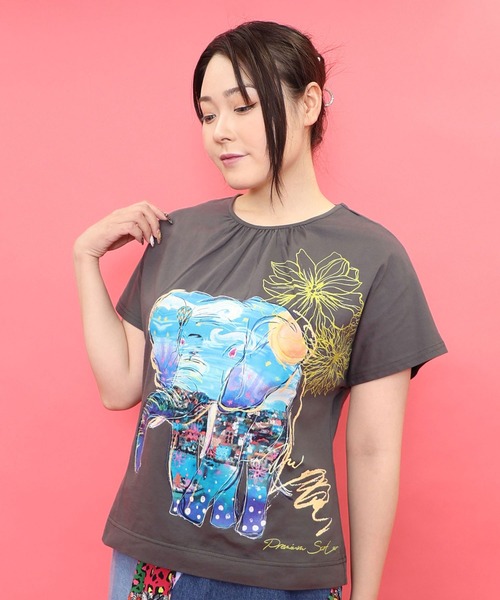 ScoLar(スカラー)の「751002:地中海ゾウ柄 アートプリントTシャツ(Tシャツ/カットソー・レディース・オフホワイト/チャコールグレー・M)」の17枚目の写真
