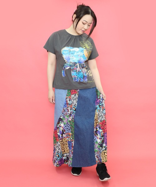 ScoLar(スカラー)の「751002:地中海ゾウ柄 アートプリントTシャツ(Tシャツ/カットソー・レディース・オフホワイト/チャコールグレー・M)」の18枚目の写真