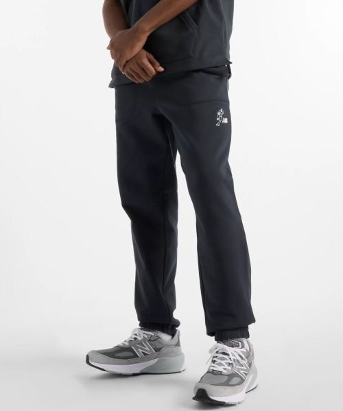 Kinetics(キネティクス)の「New Balance Shohei Signature Fleece Pant(ニューバランス 大谷翔平シグネチャー フリースパンツ)(スウェットパンツ・メンズ・ベージュ系・SMALL)」の9枚目の写真