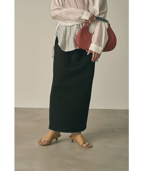 marjour(マージュール)の「OTONA STRETCH NARROW SKIRT(スカート・レディース・ブラック・02/01)」の2枚目の写真