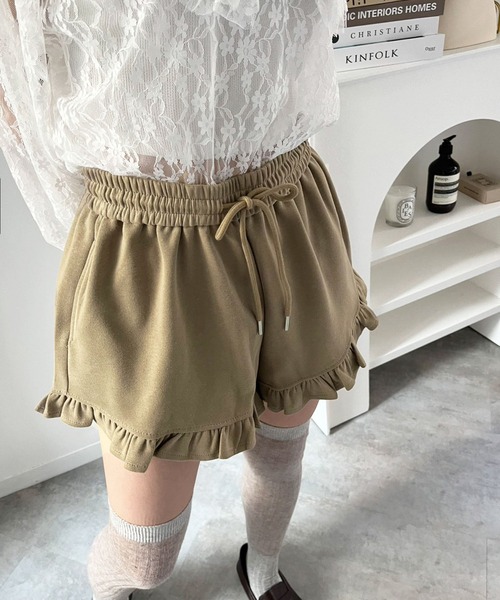 Jewelobe(ジュエローブ)の「フリルヘムスウェットショートパンツ(その他パンツ・レディース・ベージュ/ブラック/グレー・FREE)」の3枚目の写真