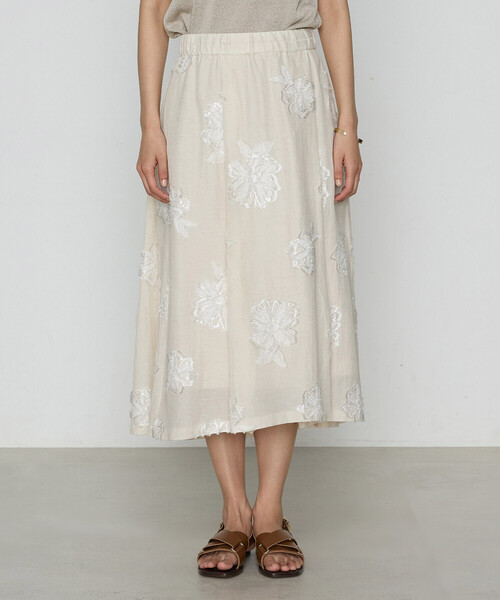 K.T KIYOKO TAKASE(キヨコタカセ)の「フラワージャカード アシンメトリースカート(スカート・レディース・ベージュ・7号/9号/11号)」の4枚目の写真