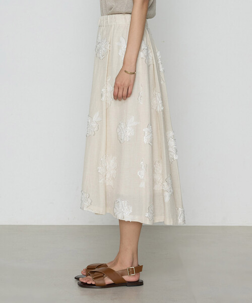 K.T KIYOKO TAKASE(キヨコタカセ)の「フラワージャカード アシンメトリースカート(スカート・レディース・ベージュ・7号/9号/11号)」の5枚目の写真