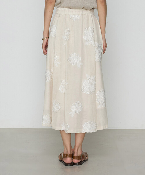 K.T KIYOKO TAKASE(キヨコタカセ)の「フラワージャカード アシンメトリースカート(スカート・レディース・ベージュ・7号/9号/11号)」の6枚目の写真