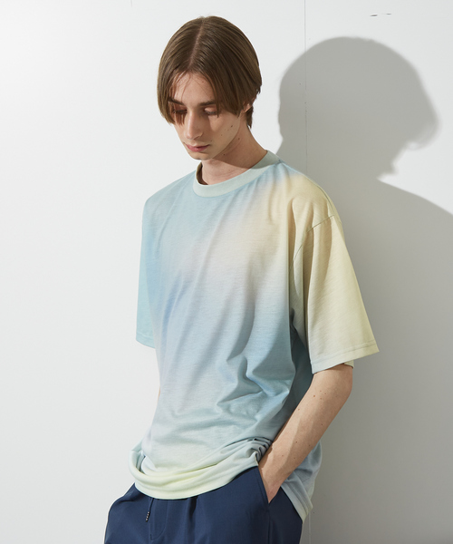 ABAHOUSE(アバハウス)の「【グラデーション】グラフィックプリント 半袖Tシャツ(Tシャツ/カットソー・メンズ・オレンジ/イエロー/ネイビー・48/44/46)」の3枚目の写真