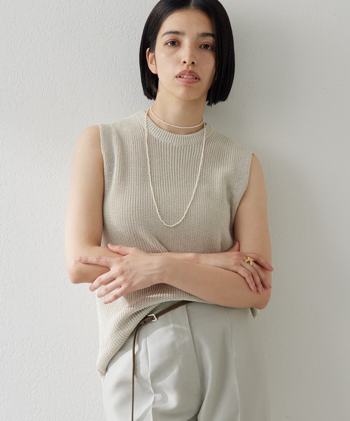 Whim Gazette(ウィムガゼット)の「クルーネックニットベスト(ニット/セーター・レディース・ベージュ/オフホワイト/ブラック・FREE)」の5枚目の写真