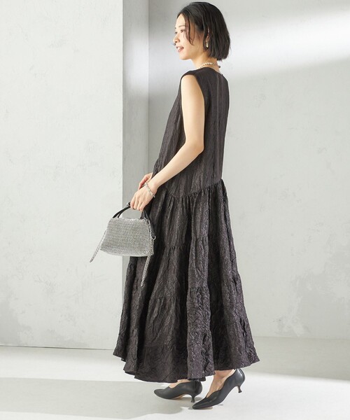 Torrazzo Donna(トラッゾドンナ)の「TORRAZZO DONNA:〈手洗い可能〉ティアード ノースリーブ ワンピース(ワンピース・レディース・ブラック/カーキ・ONE SIZE)」の18枚目の写真
