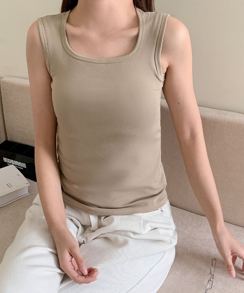 LOWO(ロワ)の「カップ付き スクエアネック タンクトップ(タンクトップ・レディース・ホワイト/チャコールグレー/ブラック/ベージュ・2L/L/M)」の4枚目の写真