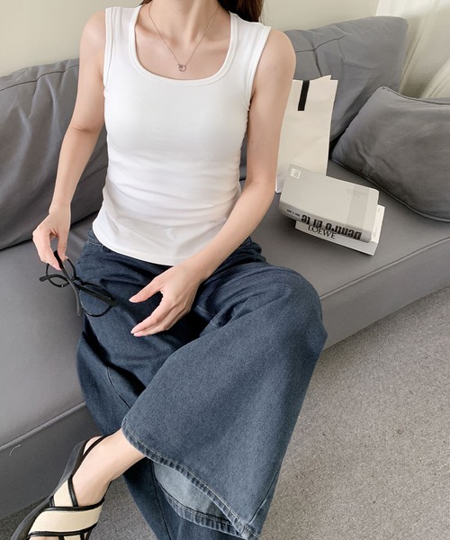 LOWO(ロワ)の「カップ付き スクエアネック タンクトップ(タンクトップ・レディース・ホワイト/チャコールグレー/ブラック/ベージュ・2L/L/M)」の2枚目の写真