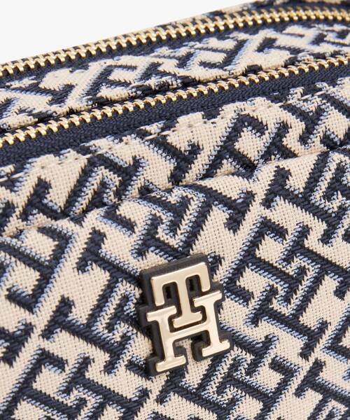 TOMMY HILFIGER(トミーヒルフィガー)の「ジャカードカメラバッグ(ボディバッグ/ウエストポーチ・レディース・ネイビー・FREE)」の5枚目の写真