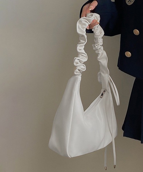 NuNuNa(ヌヌナ)の「【NuNuNa】2WAYリボンギャザーショルダーバッグ(ショルダーバッグ・レディース・シルバー/ブラック/ホワイト・FREE)」の5枚目の写真