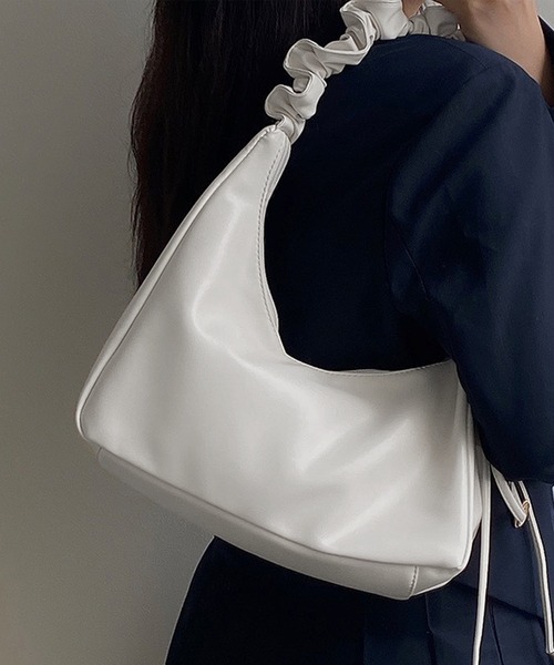 NuNuNa(ヌヌナ)の「【NuNuNa】2WAYリボンギャザーショルダーバッグ(ショルダーバッグ・レディース・シルバー/ブラック/ホワイト・FREE)」の7枚目の写真