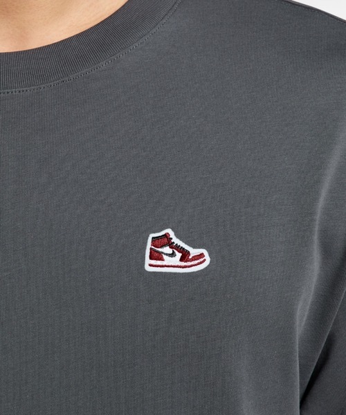 JORDAN BRAND(ジョーダンブランド)の「JORDAN BRAND M J BRND BR SNKR PCH SS CRW / ジョーダン ブランド メンズ スニーカー パッチ Tシャツ / NIKE【SP】(Tシャツ/カットソー・メンズ・カーキ/チャコールグレー・S/M/L/XL/XXL)」の5枚目の写真