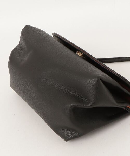 HIKA（ヒカ）の「【HIKA】フェイクレザーショルダーBAG（ショルダーバッグ・レディース・ブラウン/ブラック・FREE）」の4枚目の写真
