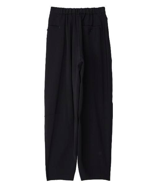 Ameri(アメリ)の「FOLD TUCK OVAL PANTS(スラックス・レディース・ベージュ/サックスブルー/ブラック・SMALL/MEDIUM)」の17枚目の写真