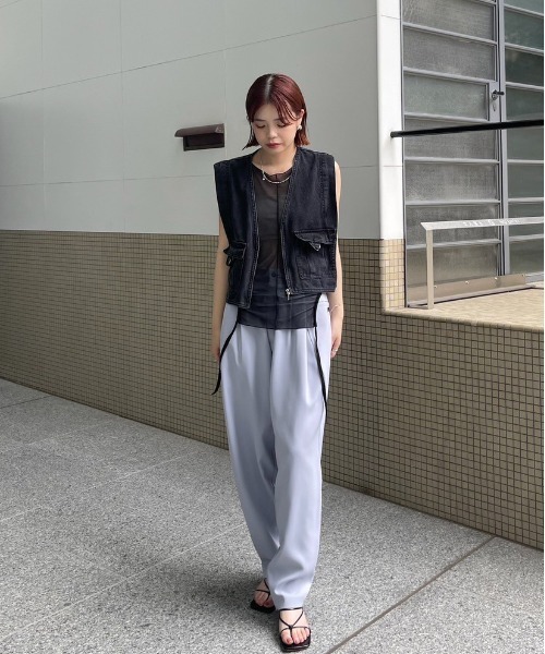 Ameri(アメリ)の「FOLD TUCK OVAL PANTS(スラックス・レディース・ベージュ/サックスブルー/ブラック・SMALL/MEDIUM)」の9枚目の写真