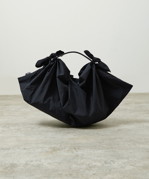 And A（アンドエー）の「ITTI イッチ / HERRIE FUROSHIKI ONE HANDLE BAG - M /RF-LC ヘリーナイロン風呂敷レザーワンハンドルバッグ / ITTI-BAG-152-RFLC（トートバッグ・メンズ・ブラック/ダークベージュ・FREE）」の5枚目の写真