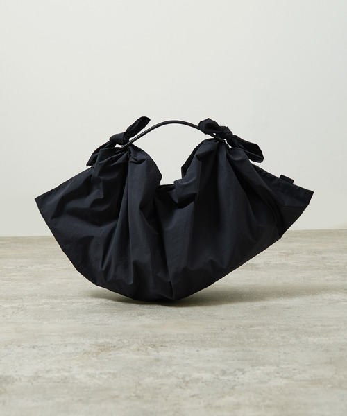And A（アンドエー）の「ITTI イッチ / HERRIE FUROSHIKI ONE HANDLE BAG - M /RF-LC ヘリーナイロン風呂敷レザーワンハンドルバッグ / ITTI-BAG-152-RFLC（トートバッグ・メンズ・ブラック/ダークベージュ・FREE）」の6枚目の写真