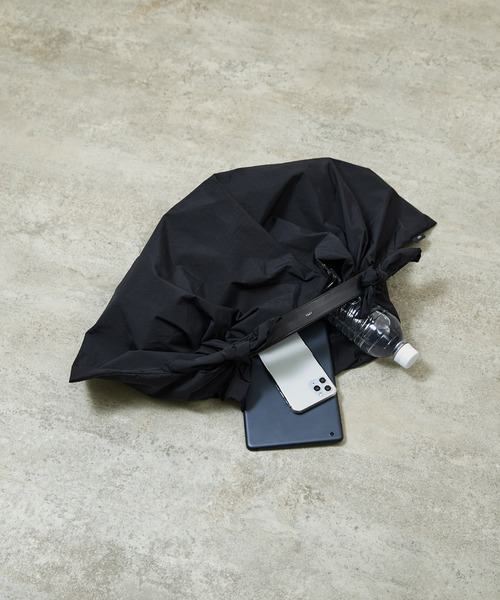 And A（アンドエー）の「ITTI イッチ / HERRIE FUROSHIKI ONE HANDLE BAG - M /RF-LC ヘリーナイロン風呂敷レザーワンハンドルバッグ / ITTI-BAG-152-RFLC（トートバッグ・メンズ・ブラック/ダークベージュ・FREE）」の12枚目の写真