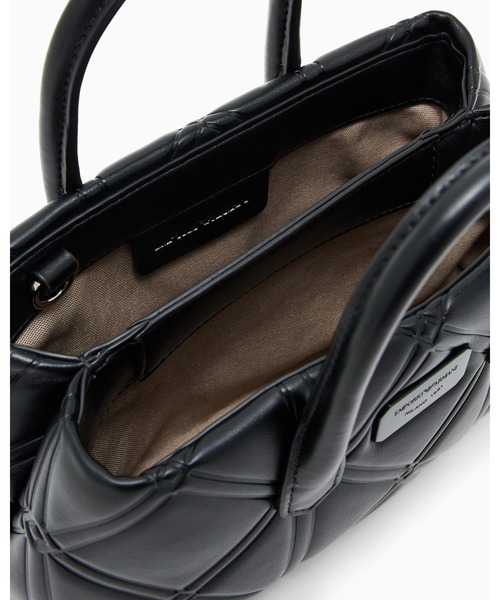 EMPORIO ARMANI（エンポリオアルマーニ）の「【エンポリオ アルマーニ】ミニバッグ ナッパレザー風 エンボスモチーフ（ショルダーバッグ・レディース・ブラック・FREE）」の4枚目の写真
