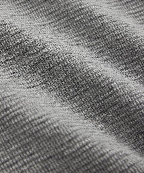 RRL（ダブル アール エル）の「ガーメントダイド ワッフルニット ヘンリーネック シャツ（Tシャツ/カットソー・メンズ・グレー系・M/L/XL）」の4枚目の写真