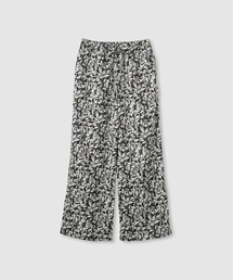 Mac-House（マックハウス）の「Idnes フラワー柄プリントイージーパンツ（その他パンツ）」