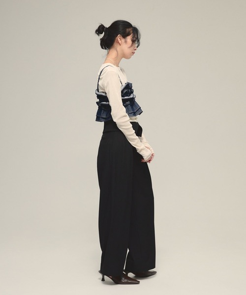 eL（エル）の「【eL】Denim Frill Bare Top/593301（キャミソール・レディース・ブラック/ネイビー・FREE）」の3枚目の写真