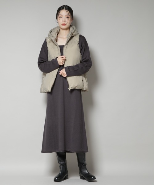 NANO universe（ナノユニバース）の「撥水加工ライトダウン フードジップアップベスト（ダウンベスト・レディース・ブラック/オリーブ/アイボリー・FREE）」の7枚目の写真