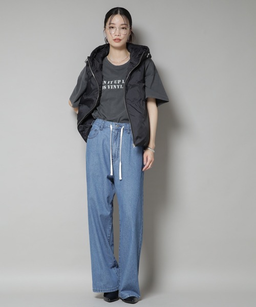 NANO universe（ナノユニバース）の「撥水加工ライトダウン フードジップアップベスト（ダウンベスト・レディース・ブラック/オリーブ/アイボリー・FREE）」の21枚目の写真