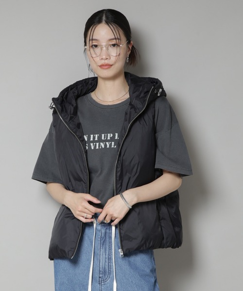 NANO universe（ナノユニバース）の「撥水加工ライトダウン フードジップアップベスト（ダウンベスト・レディース・ブラック/オリーブ/アイボリー・FREE）」の20枚目の写真