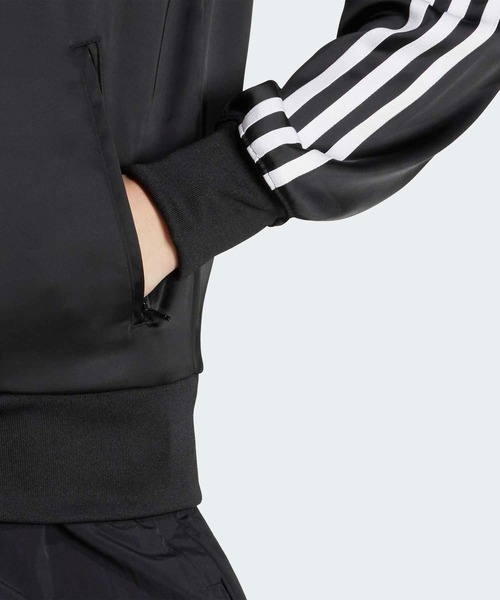 美品　大人気　アディダスオリジナル　トラックジャージ　セットアップ　ブラック adidas トラックトップ(ユニセックス ) (セットアップ着用可能