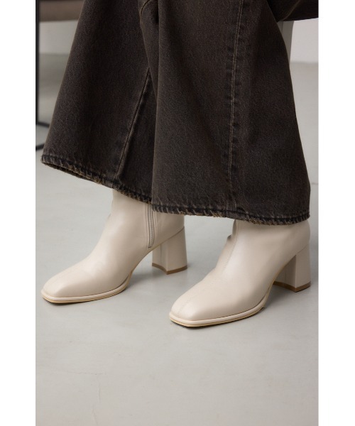 AZUL by moussy(アズールバイマウジー)の「VENUSショートストレッチブーツ 靴(ブーツ・レディース・ダークブラック/アイボリー/ブラック・LARGE/MEDIUM/SMALL)」の18枚目の写真