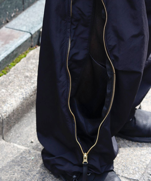 WISM(ウィズム)の「INTODUSK / イントゥダスク VENTILATION PANTS(その他パンツ・メンズ・ブラック・MEDIUM/SMALL)」の2枚目の写真