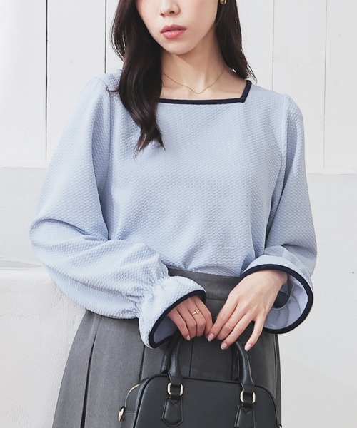 Honeys(ハニーズ)の「スクエアネックトップス(Tシャツ/カットソー・レディース・アイボリー/サックスブルー/ブラック/モカ・L/M/S)」の4枚目の写真