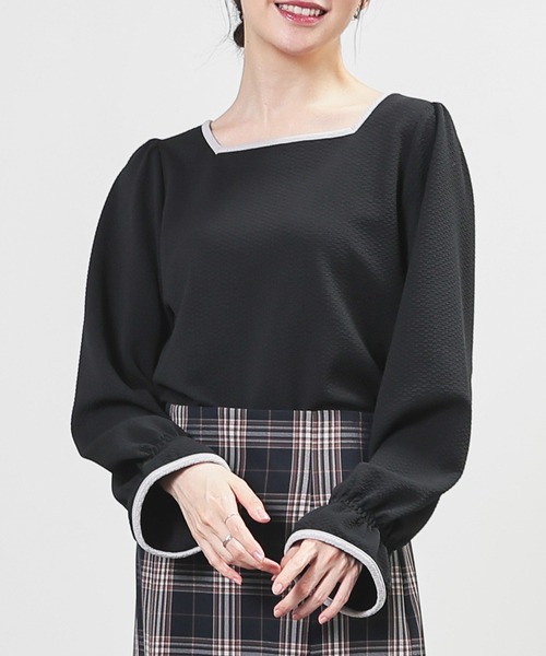 Honeys(ハニーズ)の「スクエアネックトップス(Tシャツ/カットソー・レディース・アイボリー/サックスブルー/ブラック/モカ・L/M/S)」の1枚目の写真