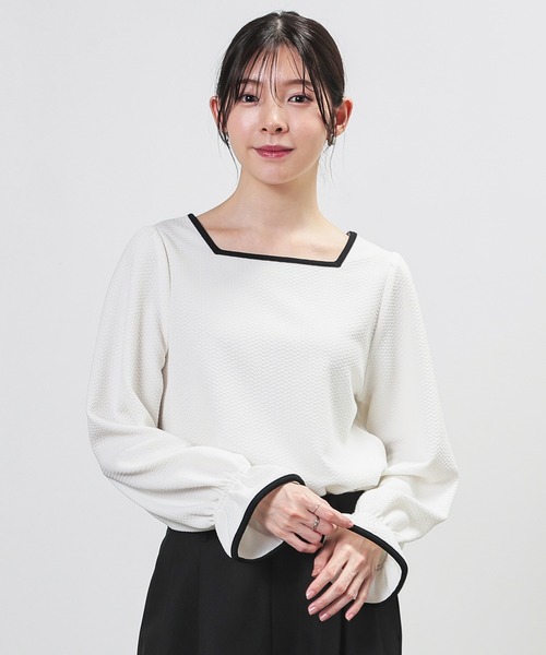 Honeys(ハニーズ)の「スクエアネックトップス(Tシャツ/カットソー・レディース・アイボリー/サックスブルー/ブラック/モカ・L/M/S)」の8枚目の写真