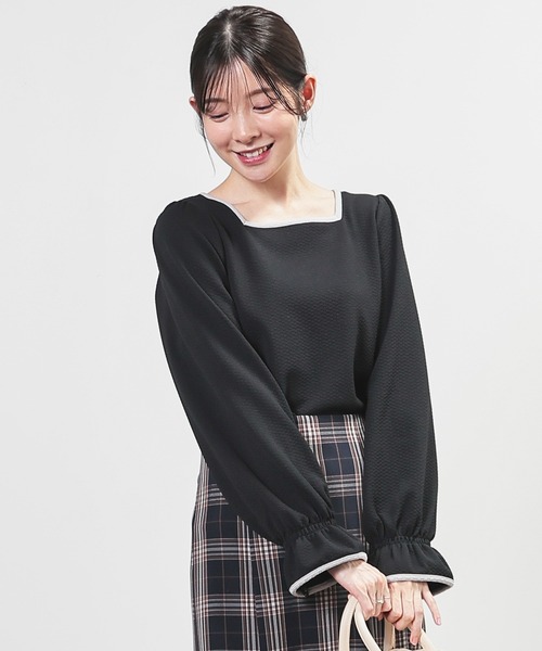 Honeys(ハニーズ)の「スクエアネックトップス(Tシャツ/カットソー・レディース・アイボリー/サックスブルー/ブラック/モカ・L/M/S)」の11枚目の写真
