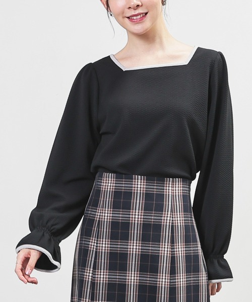 Honeys(ハニーズ)の「スクエアネックトップス(Tシャツ/カットソー・レディース・アイボリー/サックスブルー/ブラック/モカ・L/M/S)」の12枚目の写真
