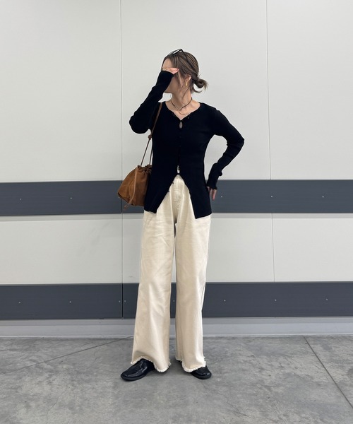 ISOOK（アイスー）の「ボタンリブカーディガン(chiica select) / リブニット 長袖 クルーネック ロング丈 チュニック ロングスリーブ 赤ニット 無地 ブラック アイボリー ブラウン レッド 白 黒 茶 赤 ZOZOTOWN限定色（カーディガン/ボレロ・レディース・アイボリー/ブラック/ブラウン/レッド・FREE）」の8枚目の写真