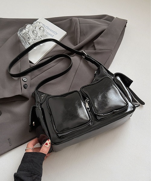 TABI PAL(タビパル)の「アウトポケット ショルダーバッグ(ショルダーバッグ・レディース・ブラウン/レッド/ブラック・FREE)」の11枚目の写真