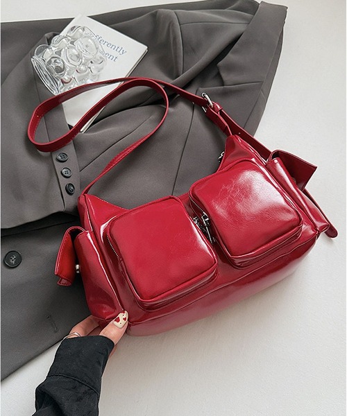 TABI PAL(タビパル)の「アウトポケット ショルダーバッグ(ショルダーバッグ・レディース・ブラウン/レッド/ブラック・FREE)」の13枚目の写真