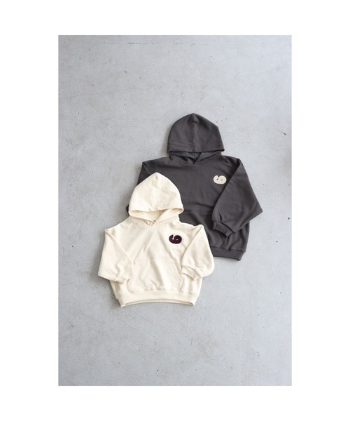 ooju（オージュ）の「【ooju】プルオーバーフーディー（パーカー・キッズ・チャコールグレー/アイボリー・1/2/3/4）」の4枚目の写真