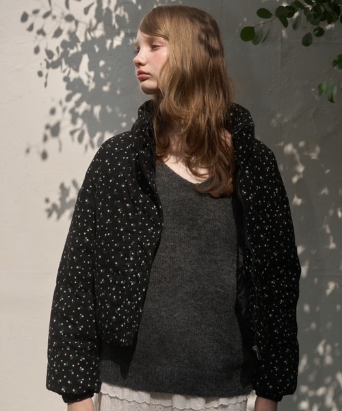 Birthday room（バースデイルーム）の「小花柄コーデュロイ中綿ジャケット/small floral corduroy cotton batting short jacket（ダウンジャケット/コート・レディース・アイボリー/ブラック・FREE）」の6枚目の写真