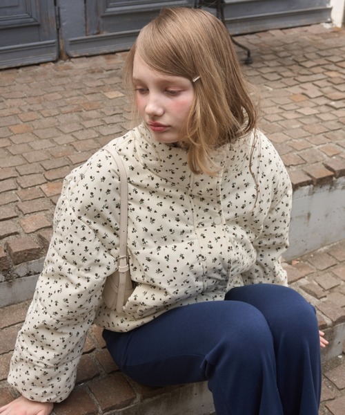 Birthday room（バースデイルーム）の「小花柄コーデュロイ中綿ジャケット/small floral corduroy cotton batting short jacket（ダウンジャケット/コート・レディース・アイボリー/ブラック・FREE）」の5枚目の写真