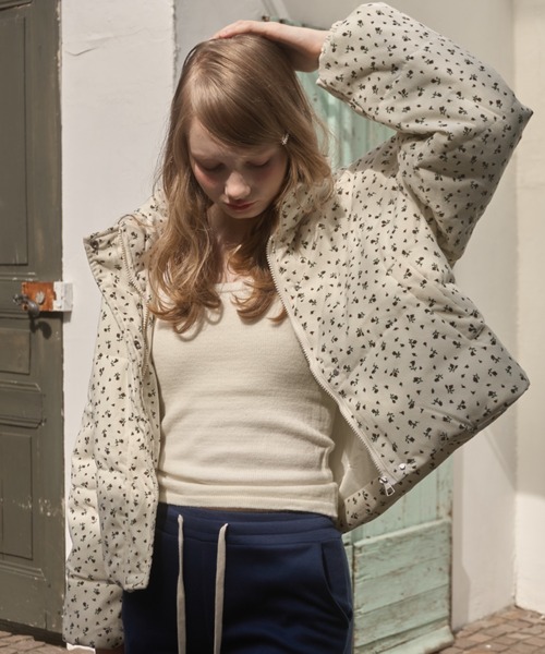 Birthday room（バースデイルーム）の「小花柄コーデュロイ中綿ジャケット/small floral corduroy cotton batting short jacket（ダウンジャケット/コート・レディース・アイボリー/ブラック・FREE）」の4枚目の写真